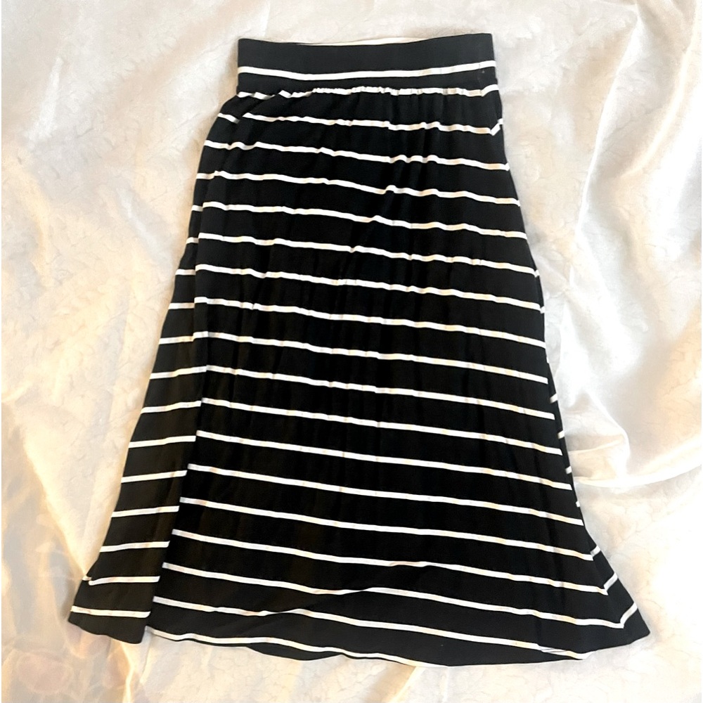 Cute Black and white striped skirt